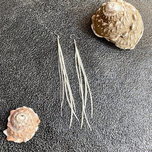 Mini Feather Earrings Ivory & Silver - ASTALI