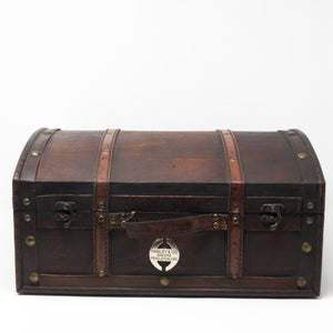 Hamley Beer Chest with Mugs and Pilsner Glassware
