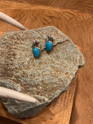 Navajo Bear Paw Earrings - AAIA Inc.