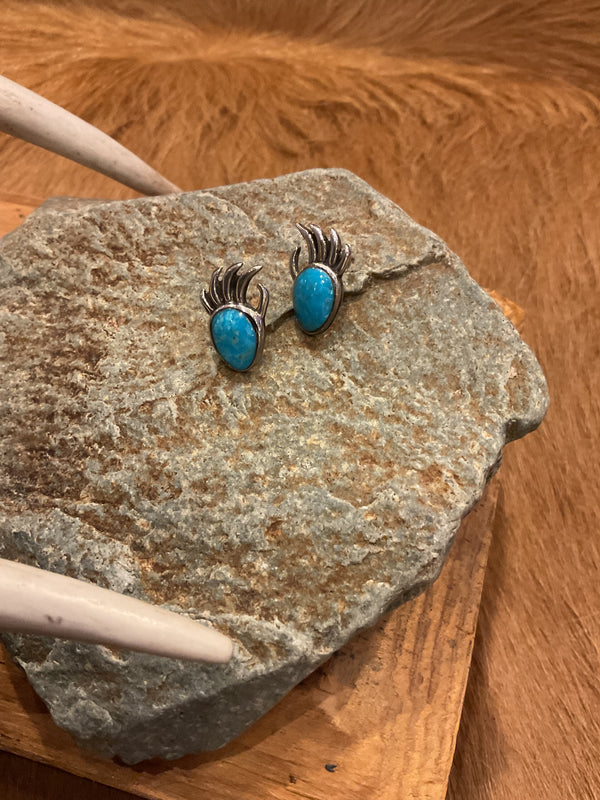 Navajo Bear Paw Earrings - AAIA Inc.